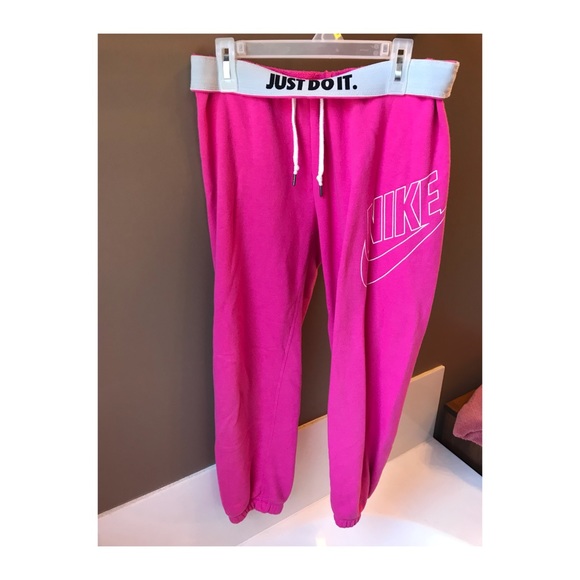 hot pink nike sweatsuit